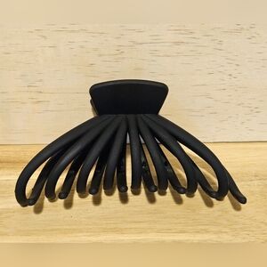 HAIR CLAW CLIP - JET BLACK